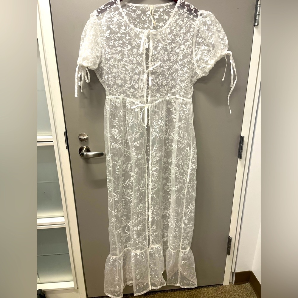 NWOT- Anthropologie Lace Chiffon Robe